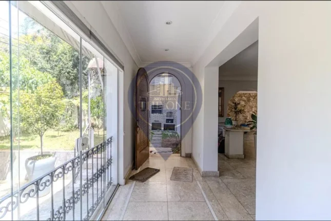 Imagem Imóvel à venda em São Paulo-SP: Casa deslumbrante no Pacaembu com 3 quartos, 1 suíte, 2 salas, 3 banheiros, 4 vagas e 450m² de área.