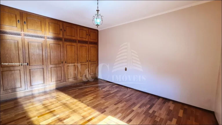 Imagem Casa para Venda em Limeira, Centro, 4 dormitórios, 2 suítes, 2 banheiros, 4 vagas