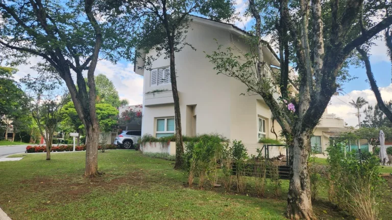 Imagem Residência Imponente em Esquina Privilegiada no Residencial Alphaville 9
