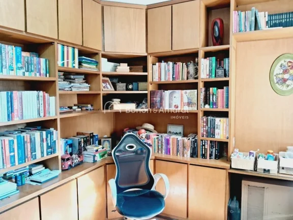 Imagem Este amplo apartamento de 211m², com planta inteligente e ocupando um andar inteiro, está situado ...