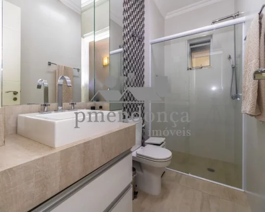 Imagem Apartamento com 220m², 3 quartos sendo 1 suíte e 2 vagas.