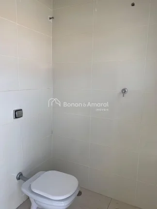 Imagem Esta casa moderna no Condomínio Mirante do Lenheiro combina arquitetura imponente, ambientes bem di...