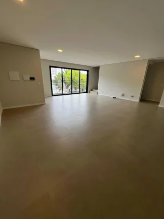 Imagem Casa triplex com 3 suítes sendo 1 suíte master - América | Joinville/SC