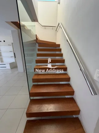 Imagem Cobertura exclusiva com 280 m² na quadra do mar, vista privilegiada, ambientes amplos, 3 quartos e 3 vagas de garagem.