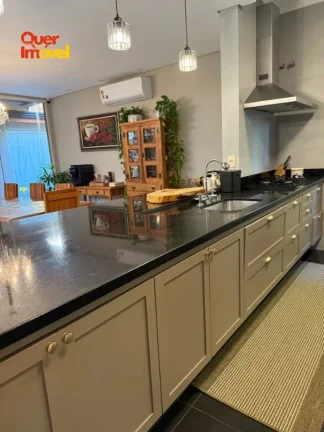 Imagem Casa em Condomínio de Alto Padrão em Ribeirão Preto-SP: 4 quartos, 4 suítes, 1 sala, 5 banheiros, 4 vagas, 300m².