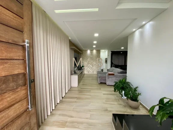 Imagem Casa de alto padrão com 300 m² privativos, localizada em condomínio na Ilha do Francês, entre as praias dos Ingleses e Moçambique, a aproximadamente 6