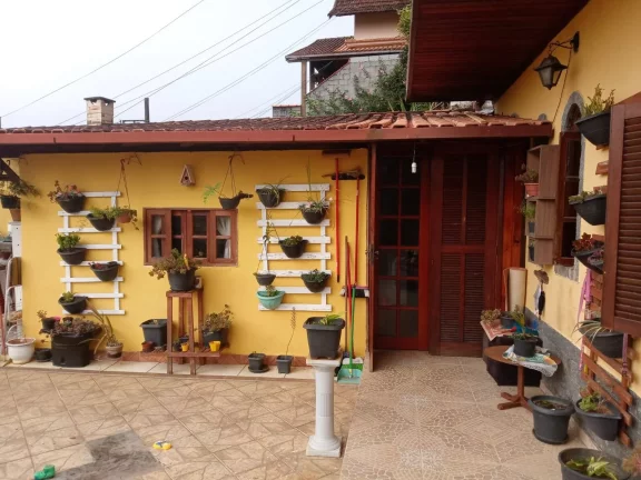 Imagem VENDO ESTA LINDA CASA NO CENTRO DO CÔNEGO. NOVA FRIBURGO RJ.