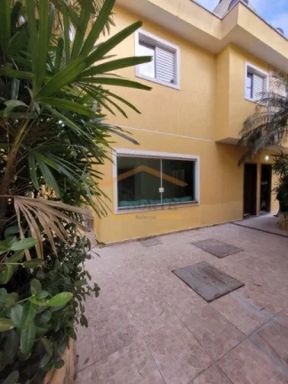 Imagem Casa em condomínio com 65,25 m², 2 dormitórios, 1 banheiro, 1 lavabo, armários na cozinha e banh...