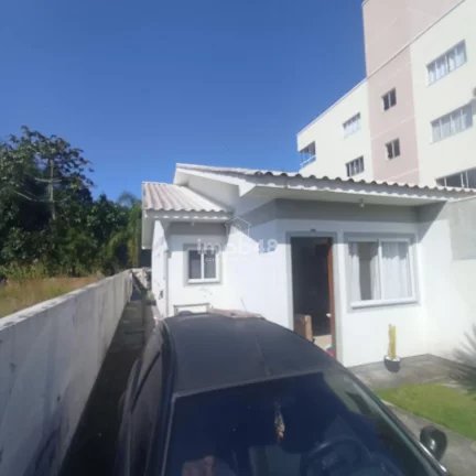 Imagem Casa à Venda em Sertão do Maruim, São José: 3 Quartos, 80m²