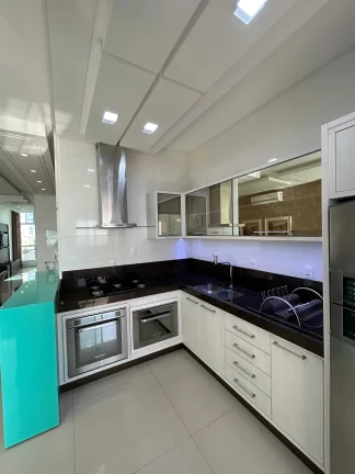 Imagem Apartamento com 3 suítes e 3 vagas de garagem na Meia Praia em Itapema/SC