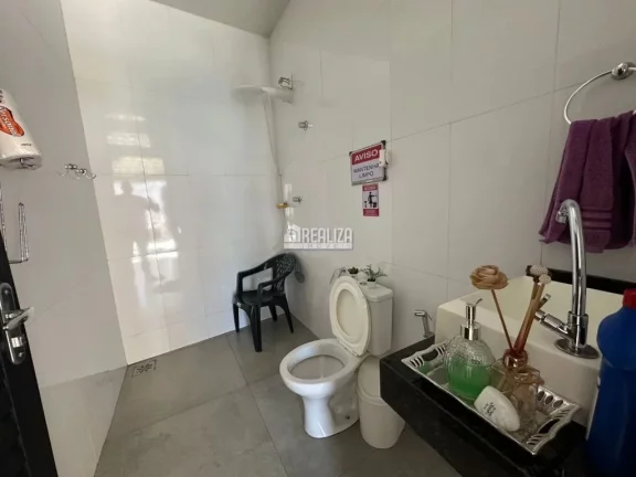 Imagem Casa completa com 3 dormitórios com ar-condicionado e suíte master no Residencial Morumbi, Uberaba