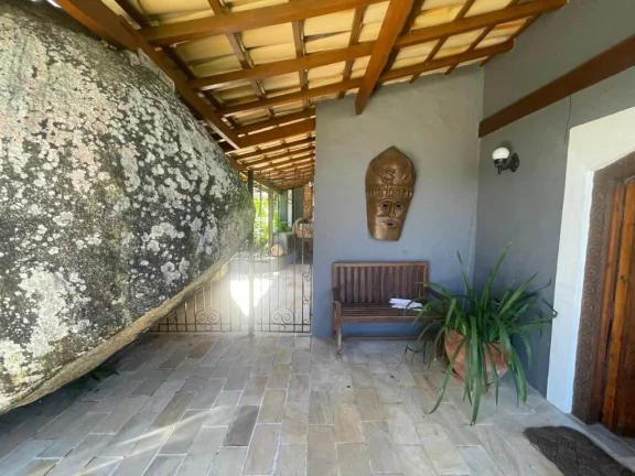 Imagem Espaçosa Casa 3 Suítes à Venda em São Pedro, Ilha Bela - R$1,98M