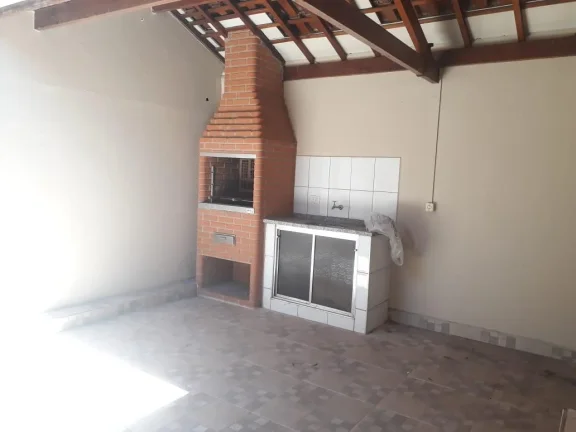 Imagem Casa com 3 dormitórios (1 suite), sala, banheiro social com box blindex e armários, cozinha com AE...