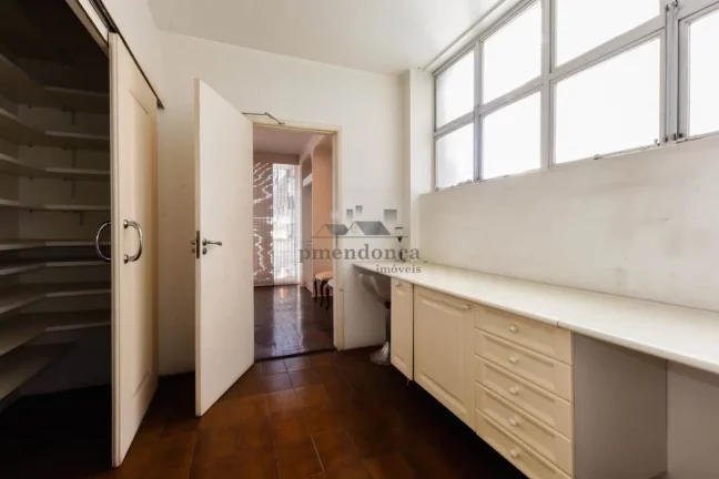 Imagem Apartamento 3 quartos, 1 suite, 2 vagas, 274 m2 varanda, para modernizar