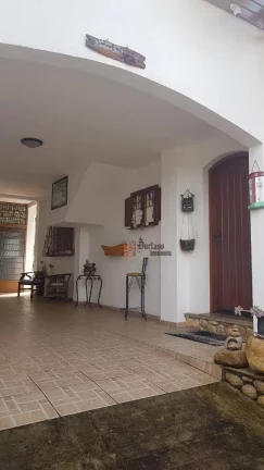 Imagem Sobrado com 3 dormitórios à venda, 206 m² por R$ 1.150.000 - J Jaguaribe - Campos do Jordão/SP