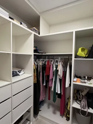 Imagem Casa à venda, no Alphaville com 4 suítes, todas com closet, Gourmet com piscina.