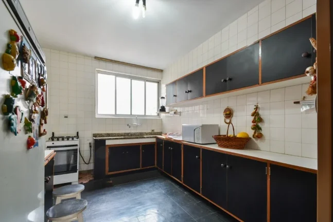 Imagem Apartamento 175M², 3Q, 3 Banheiros, 1 Vaga, Banheira, Ventilador de Teto.