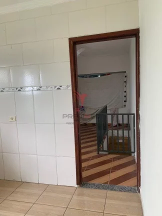 Imagem Vendemos casa de 5 Quartos , 2 Vagas de Garagem,, Quintal,próximo ao metrô em interlagos