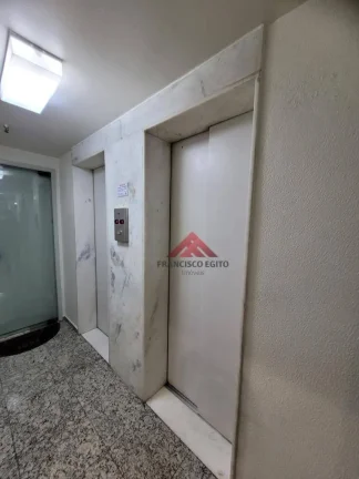 Imagem Ampla Sala comercial em Icaraí, com todo comércio no entorno, bancos, restaurantes, condução na porta, vaga de garagem na escritura. Oportunidade!