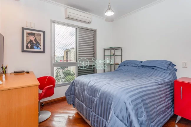Imagem Maravilhosa cobertura com 480m², 04 suítes e 04 vagas na garagem. Inteiramente reformada e uma vis...