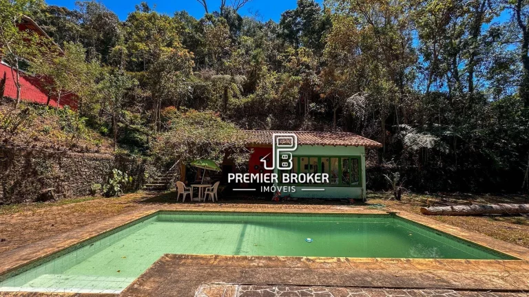 Imagem Casa com 4 dormitórios à venda, 230 m² por R$ 690.000,00 - Zona Rural - Teresópolis/RJ