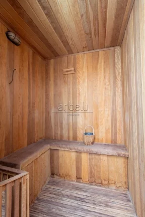 Imagem Casa com 460 metros quadrados de área total e 250 metros quadrados de área construída. Com 4 dorm...