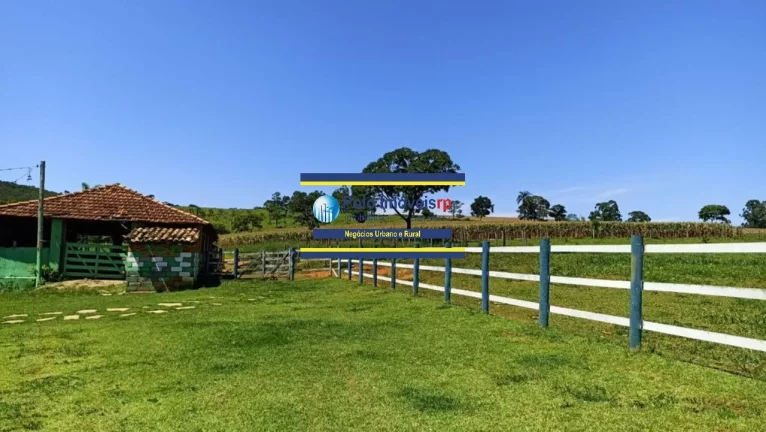 Imagem Sítio 10,8 alqueires a venda de frente ao Lago de Furnas, possui estrutura, Guapé - Minas Gerais - analisa parte em permuta.