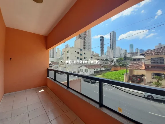 Imagem Casa Semi-Mobiliada com 03 suítes sendo 01 máster, localizado em Balneário Camboriú - SC