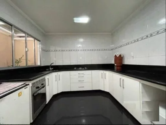 Imagem Sobrado Reformado Com 234 m² 4 Dormitórios, 2 Suites 3 Vagas de Gargens
