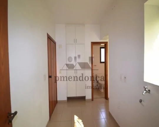 Imagem Apartamento amplo e iluminado. Living para 03 ambientes com lareira, terraço gourmet e piscina. Coz...