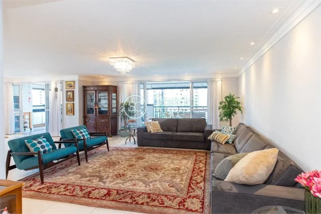 Imagem Requinte e bom gosto em 290m2 com uma planta excelente, living para três ambientes com varanda gour...