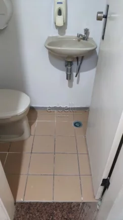 Imagem Sala comercial com 50 M², copa, 2 banheiros e 1 vaga de garagem. Linda sala reformada e mobiliada c...