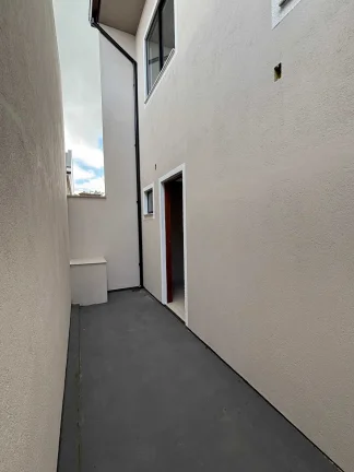 Imagem Casa com 2 dormitórios sendo 2 suítes e 1 vaga de garagem em São José/SC