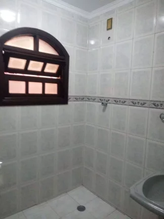 Imagem Sobrado com 3 dormitórios para alugar, 243 m² por R$ 2.500,00/mês - Parque Marajoara - Santo André/SP