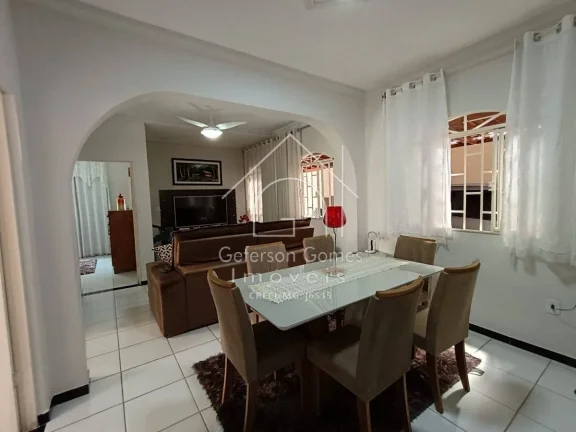 Imagem Casa à venda - Com 5 Quartos - Centro - Mantena - MG