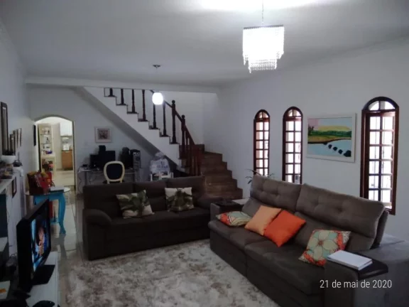 Imagem Sobrado com 4 dormitórios à venda, 254 m² por R$ 850.000,00 - Vila Figueira - Suzano/SP