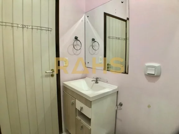 Imagem Sobrado com 2 suítes e 1 quarto, ampla área gourmet com churrasqueira e piscina, 2 vagas de garage...