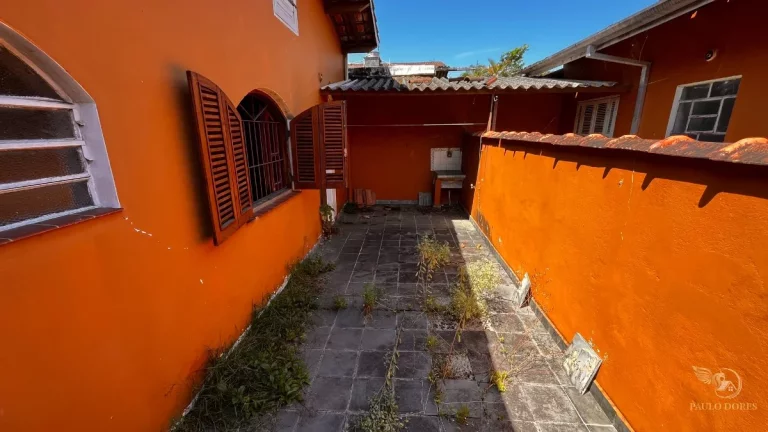 Imagem CASA À VENDA COM 4 DORMITÓRIOS NO CENTRO DE UBATUBA- SÃO PAULO