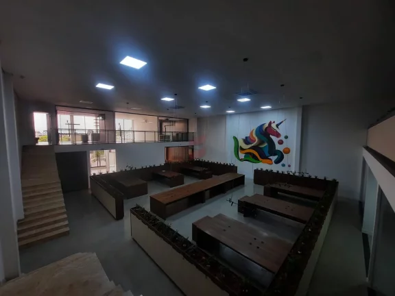 Imagem Excelente Barracão medindo 786m² sendo 490m² térreo e 288,65m² no 2° pavimento.Térreo contém 6 salas, 1 cozinha, 1 refeitório, 3 bwc.2° pavimento contém 6 salas, 1 cozinha, 3 bwc.Barracão todo mobiliado com 7 metros de pé direito. 