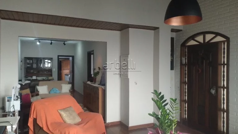 Imagem Explore este encantador sobrado em estilo colonial localizado no Butantã, com fácil acesso ao Metr...