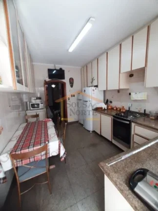 Imagem Sobrado com 208m². O imóvel possui 4 dormitórios, todos mobiliados, sendo 3 suítes, além de sac...