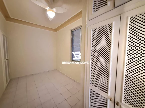 Imagem PITANGUEIRAS- UMA QUADRA DA PRAIA , TOTALMENTE REFORMADO, GARAGEM DEMARCADA NO PRÉDIO.