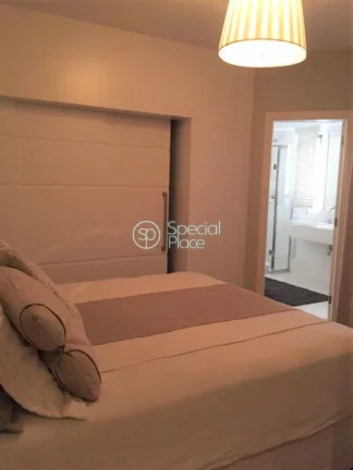 Imagem Ótimo apartamento com 273m² em Moema em rua tranquila. Amplo living para três ambientes com terra...