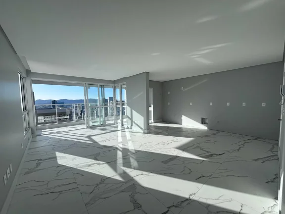Imagem Apartamento com 3 suítes e 3 Vagas de Garagem no Centro Itajaí/SC