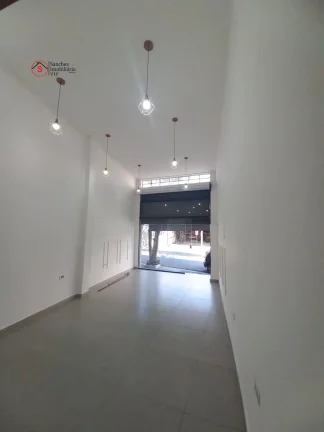 Imagem SALÃO COMERCIAL PARA ALUGAR NA MOOCA REFORMADO, PORTAS NOVAS DE VIDRO E DE AÇO 40m bem espaçoso P?(C) direito alto