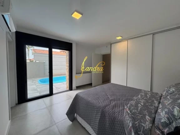Imagem Sobrado no Centro de Xangri-la com 05 dormitórios com piscina