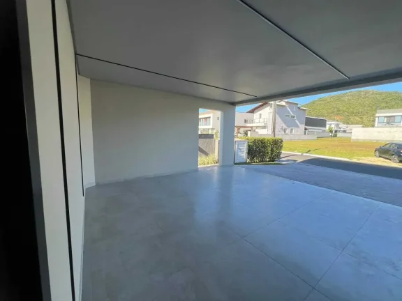 Imagem Casa alto padrão em condomínio com 4 suítes sendo 2 demi e 1 master em Camboriú