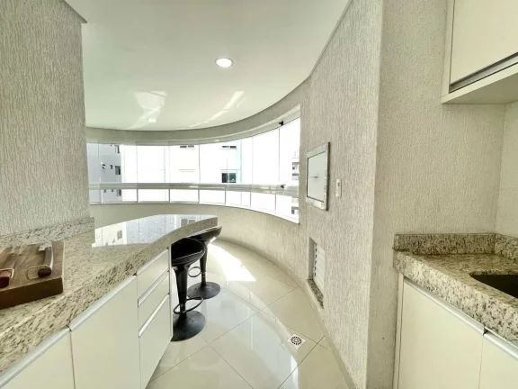 Imagem Apartamento com 3 dormitórios sendo 1 suíte e 2 vagas de garagem em Balneário Camboriú/SC