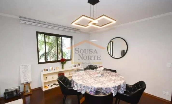 Imagem Apartamento com 3 dormitórios, sendo 1 suíte, totalizando 4 banheiros. Possui 150 m² de área, lo...