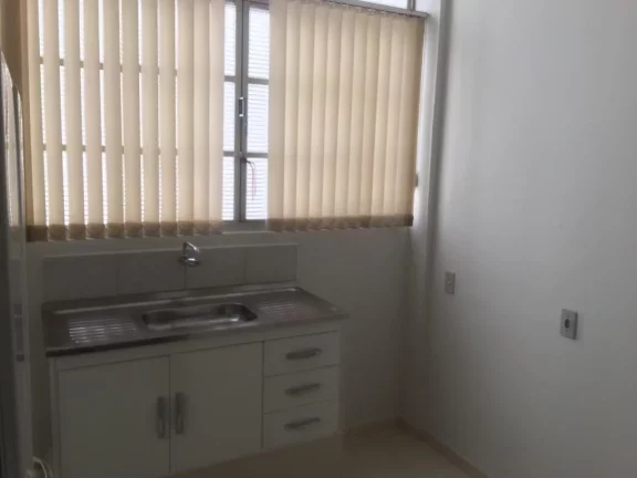 Imagem Vende-se apartamento no Centro com vista privilegiada para a praça 94m2